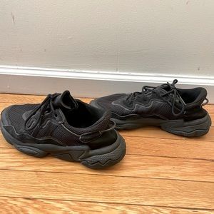 ADIDAS OZWEEGO 'BLACK CARBON'